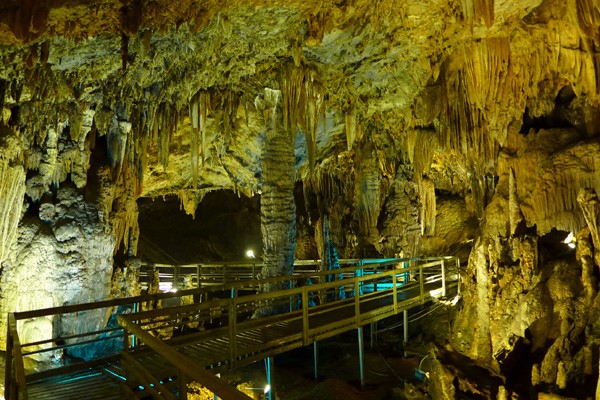 Lung Khuy Cave